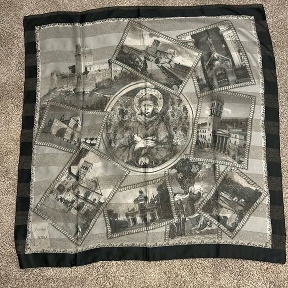 Assisi Italian landmarks of Italy on polyester scarf grey black and white nwot - Picture 1 of 15